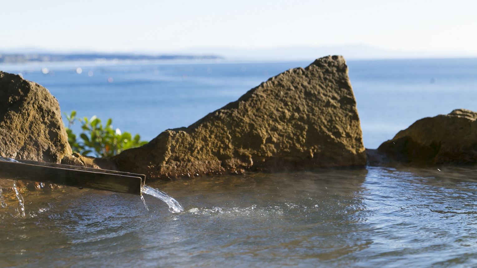 【源泉湯】源泉100％の湯にごゆっくりとお浸かりくださいませ。