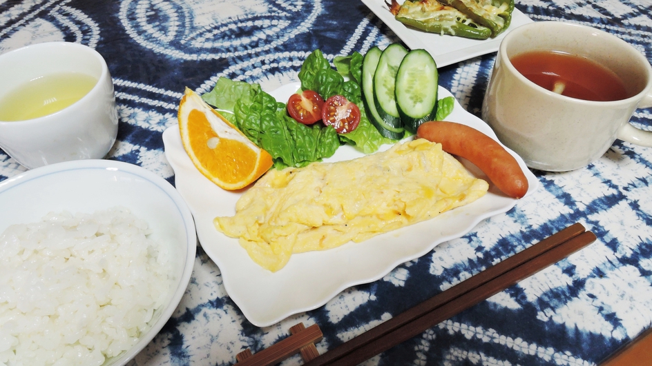 *【朝食一例】オムレツ（卵焼き）をメインとした和洋朝食5〜6品をご用意！