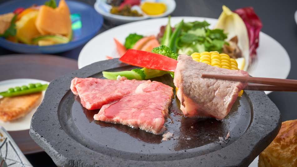 【洋風会席】ジュワ〜っと焼ける肉汁がたまらにない。