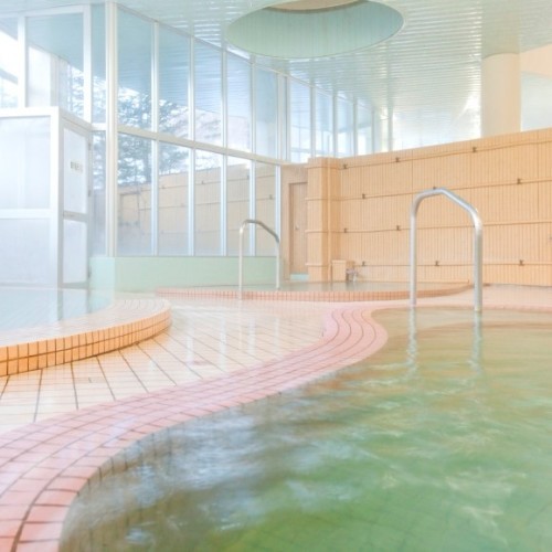 【大浴場】カルルス温泉は心と身体にやさしく、肌にやわらかい温泉と評判です。