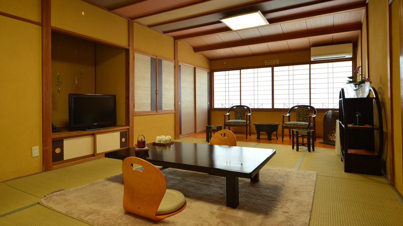 Ikaho Onsen Akari no Yado Okabe Set in a prime location of Shibukawa, Ikaho Onsen Akari no Yado Okabe puts everything the city has to offer just outside your doorstep. The property features a wide range of facilities to make your st