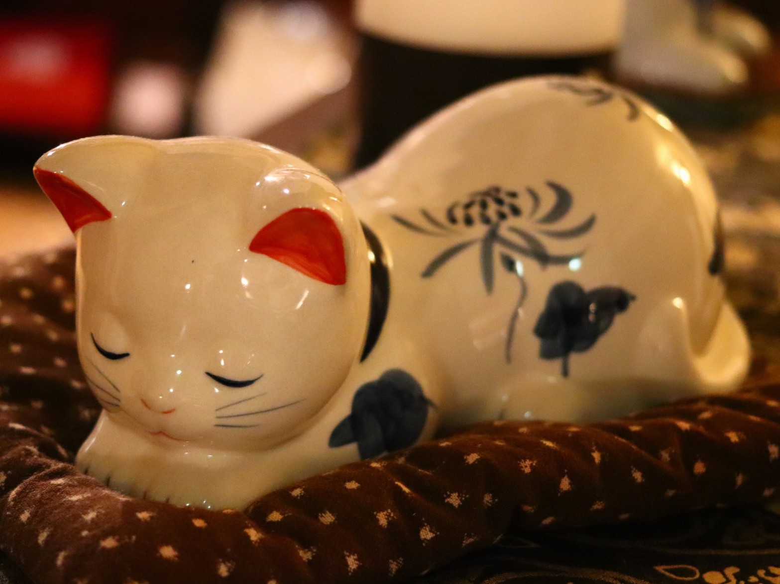 【館内備品】陶製猫