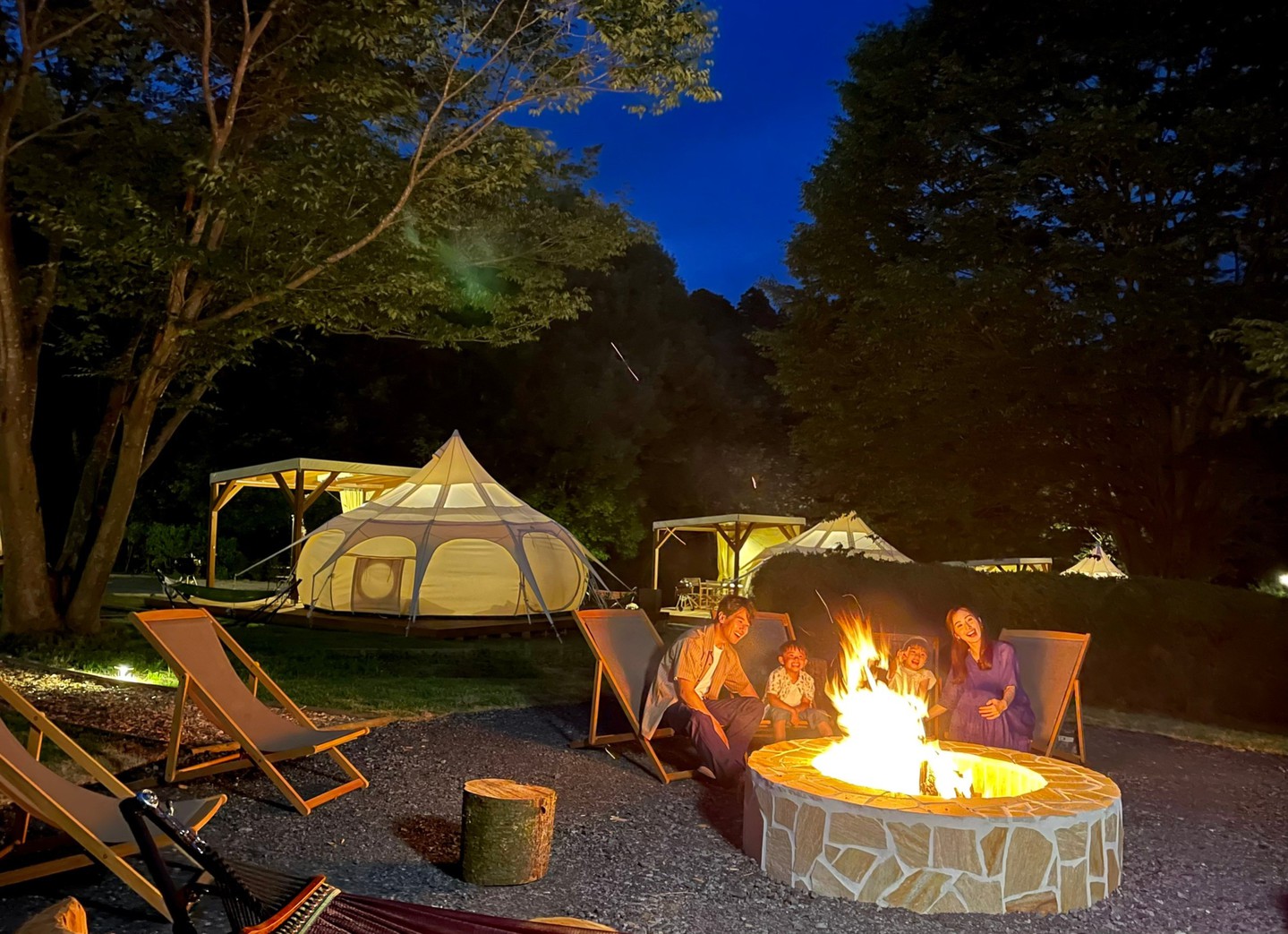 森と星空のキャンプヴィレッジロータステント焚火エリア