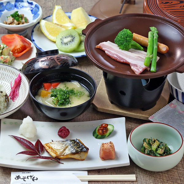 【朝食】バランスの良い季節の和定食をご用意しております。