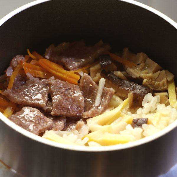【夕食】肉汁がしみ込んで絶品の《和王釜飯》