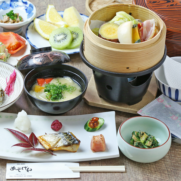 【朝食】バランスの良い季節の和定食をご用意しております。