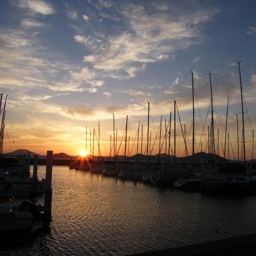 小戸ヨットハーバー