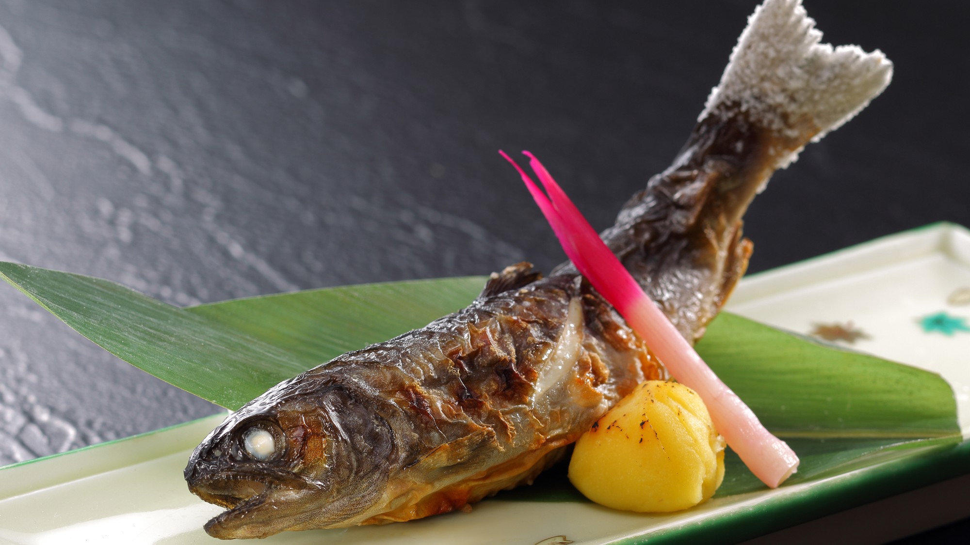 鮎の塩焼き。千曲川の名物でもある川魚。シンプルに塩焼きにいたします。