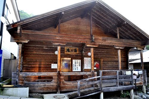 滝の湯外観
