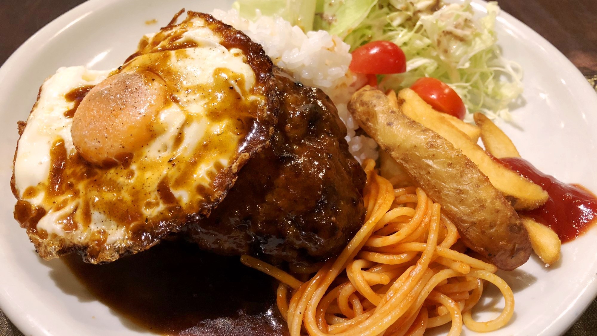 トルコライスプレート（食堂Rメニュー一例）