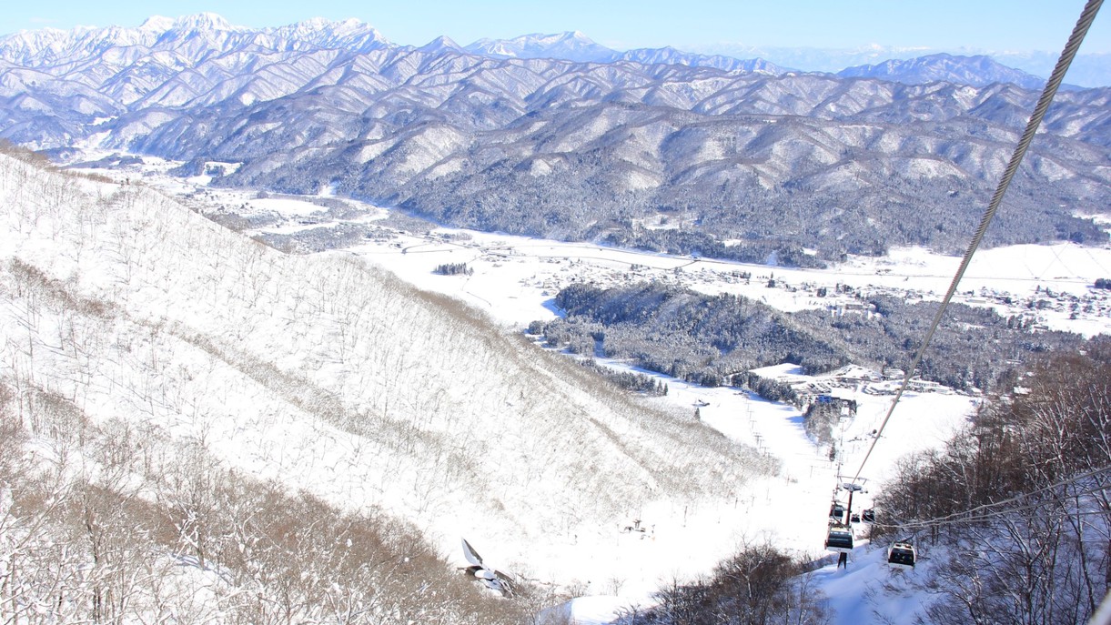 白馬五竜スキー場当館はシャトルバス乗り場目の前！＂とおみゲレンデ＂ まで徒歩7分