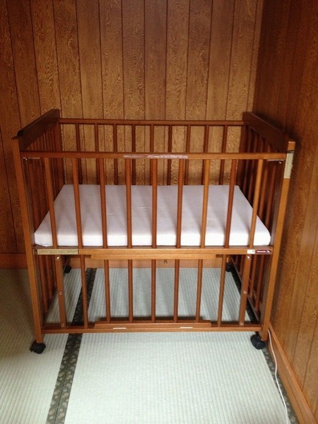ベビーベッド