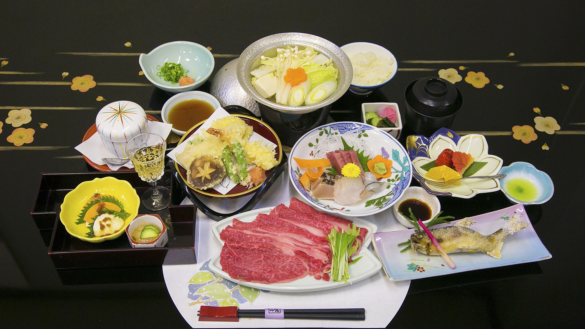 ・【和牛懐石コース一例】地元の食材をふんだんに使用したディナーは絶品です