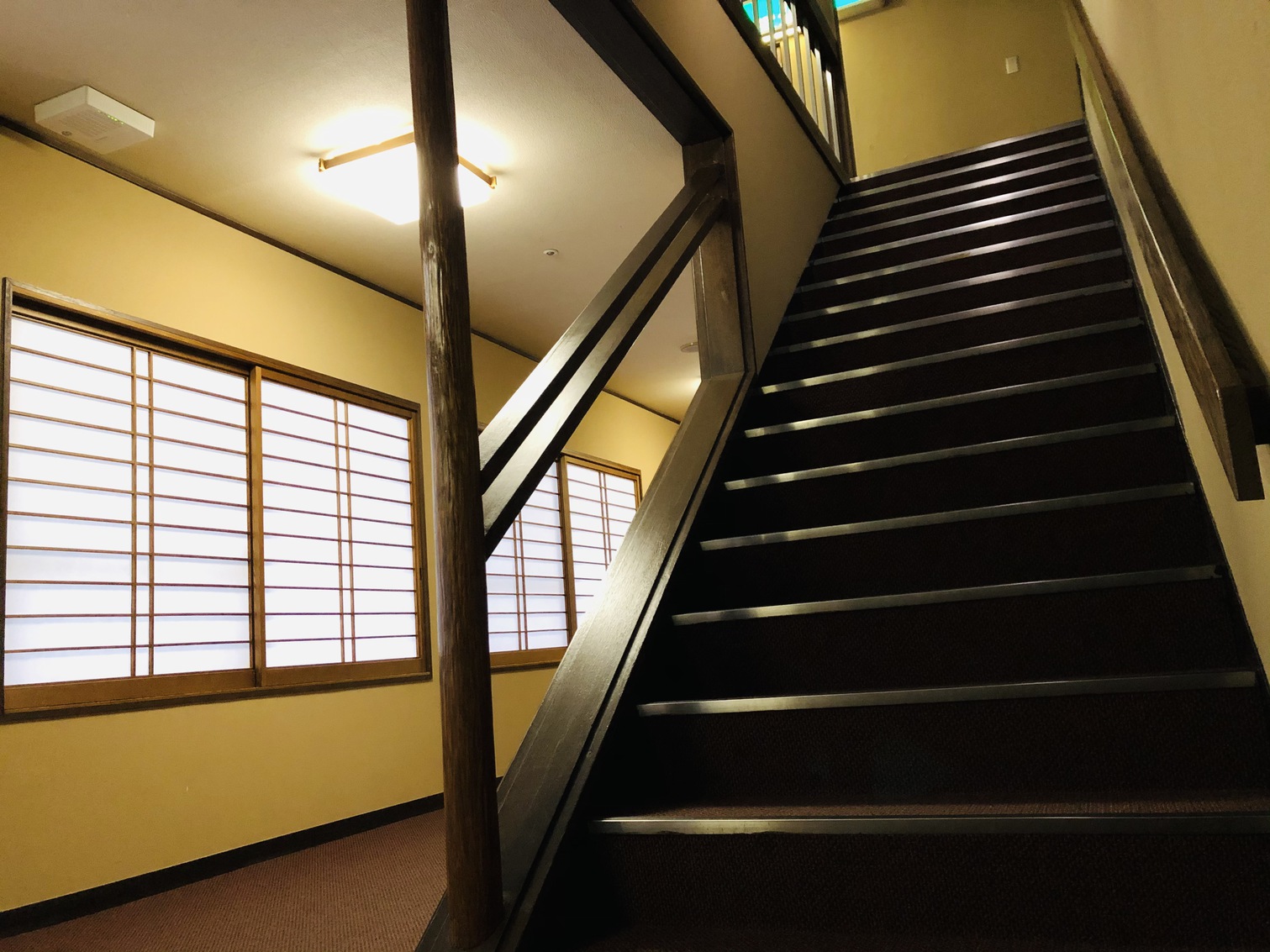 ［東館］東館3階→;4階へ登る階段