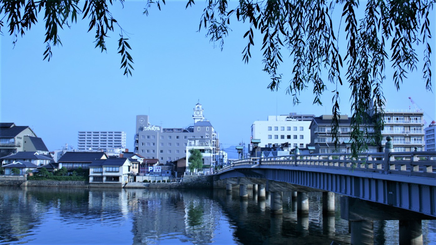 当館は宍道湖：大橋川：京橋川に囲まれた湖畔のホテルです