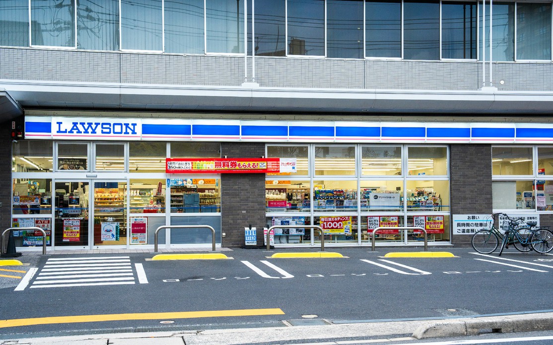 徒歩５分内にローソン&セブンイレブンがあります