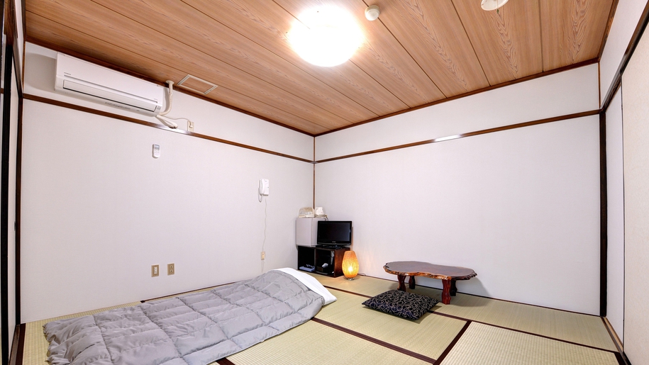 *和室8畳（客室一例）/グループやご家族でのご宿泊に団欒のひと時をお過ごし下さい。