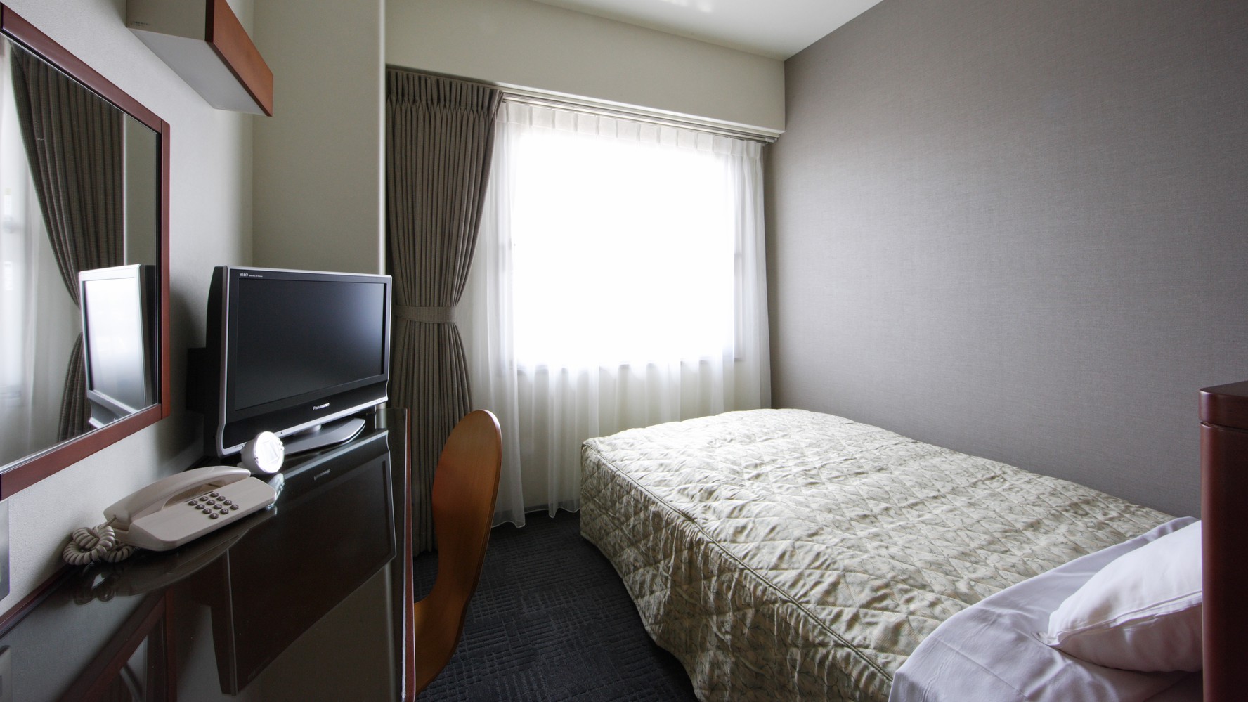 Hotel Crest Ibaraki Set in a prime location of Suita, Hotel Crest Ibaraki puts everything the city has to offer just outside your doorstep. Offering a variety of facilities and services, the property provides all you nee