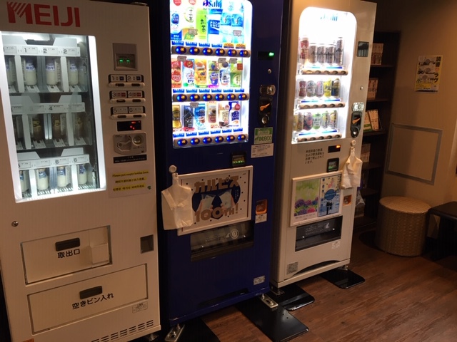 自動販売機 10F【アルコール類・ソフトドリンク・牛乳】