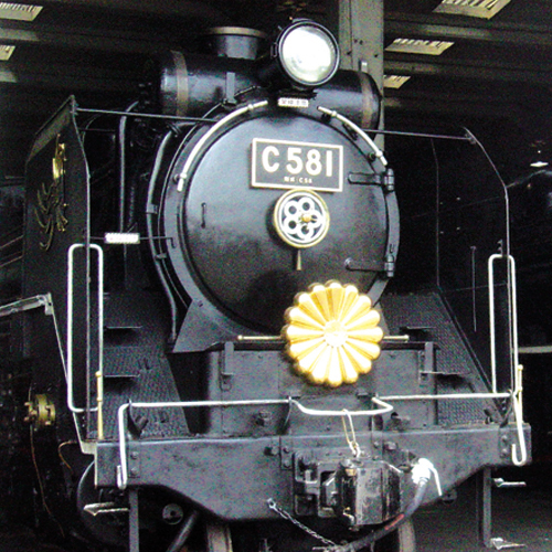 【京都鉄道博物館】蒸気機関車に乗ることもできる人気のスポット。当館より徒歩約12分。
