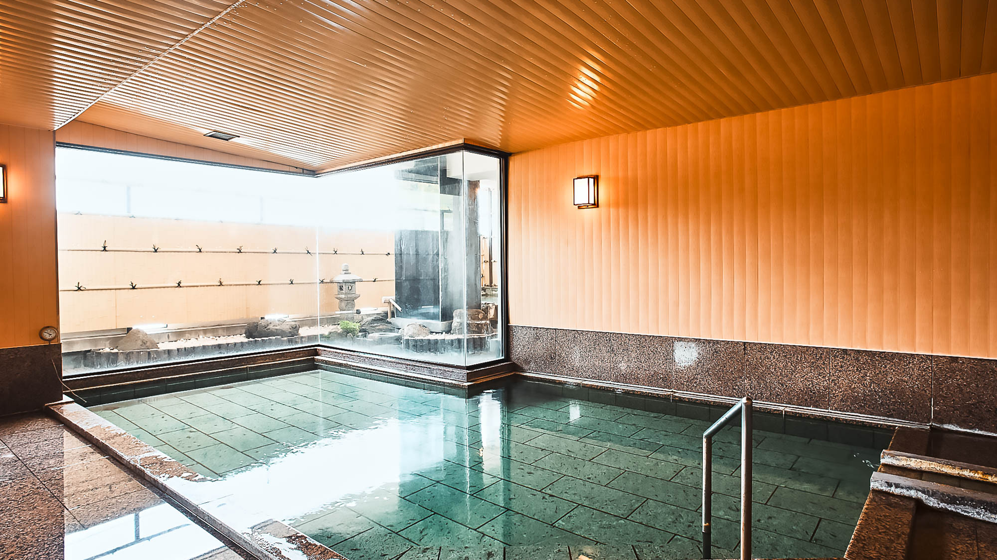 平戸の湯（大浴場・ご婦人）／毎90.5リットルの自家源泉を使用した循環ろ過式です。