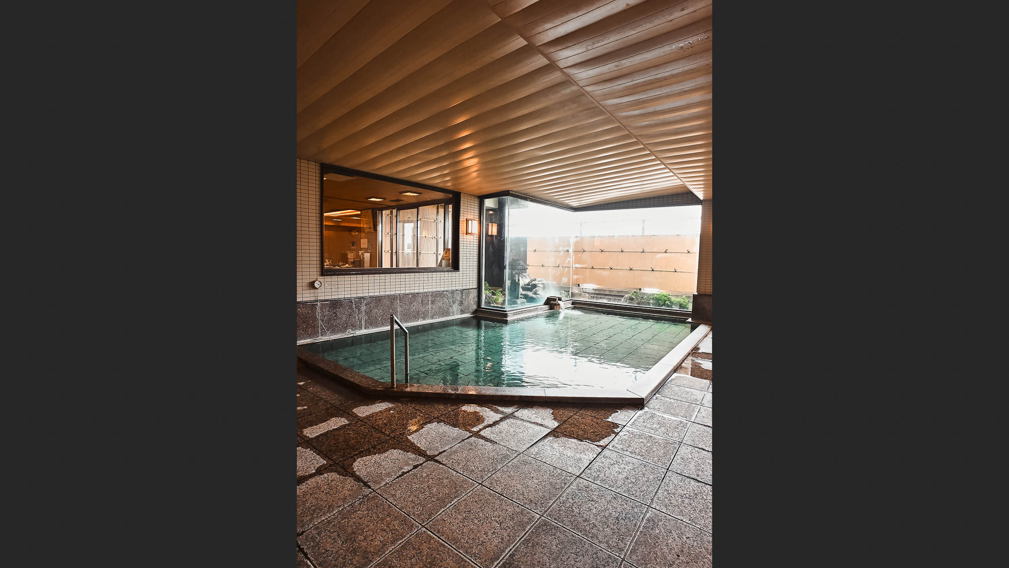 天神の湯（大浴場・殿方）／毎分90．5リットルの自家源泉を使用した循環ろ過。