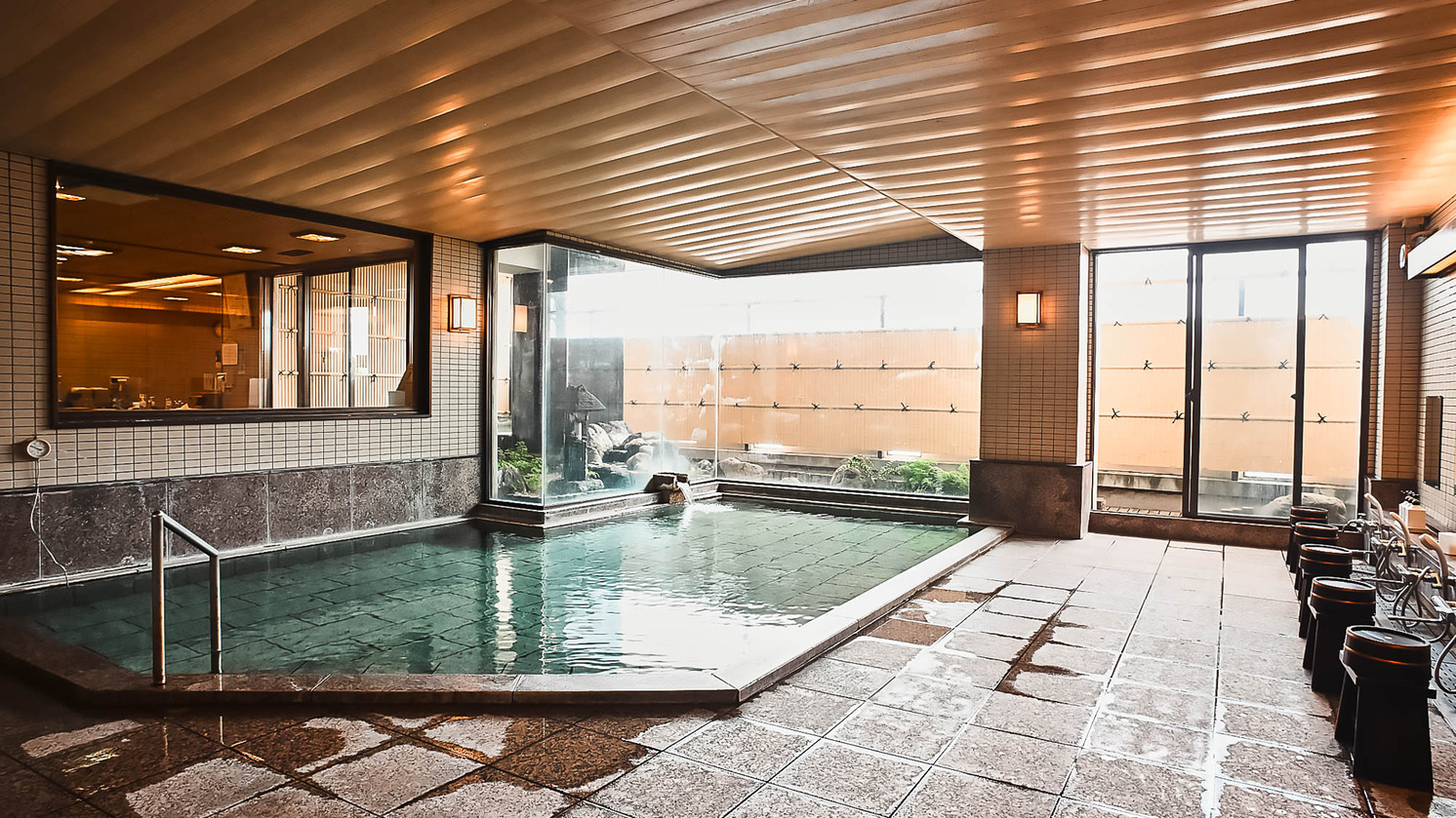 天神の湯（大浴場・殿方）／毎分90．5リットルの自家源泉を使用した循環ろ過。