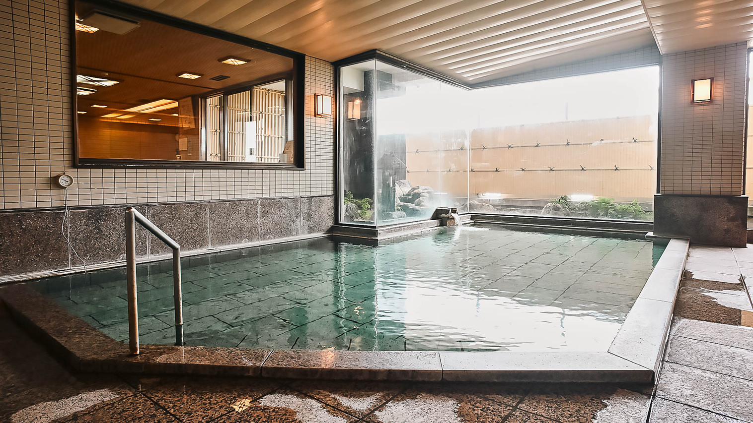 天神の湯（大浴場・殿方）／毎分90．5リットルの自家源泉を使用した循環ろ過。