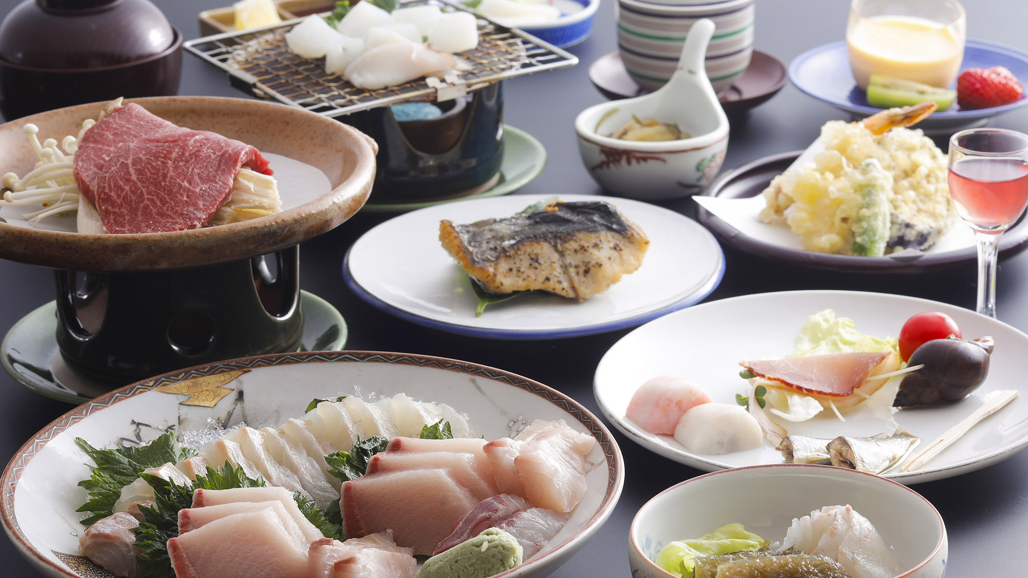 ・【スタンダード夕食一例（イメージ）】新鮮な日本海の海の幸をふんだんに使った会席料理