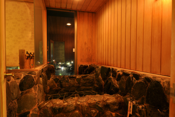 特別室一例岩風呂「平安」