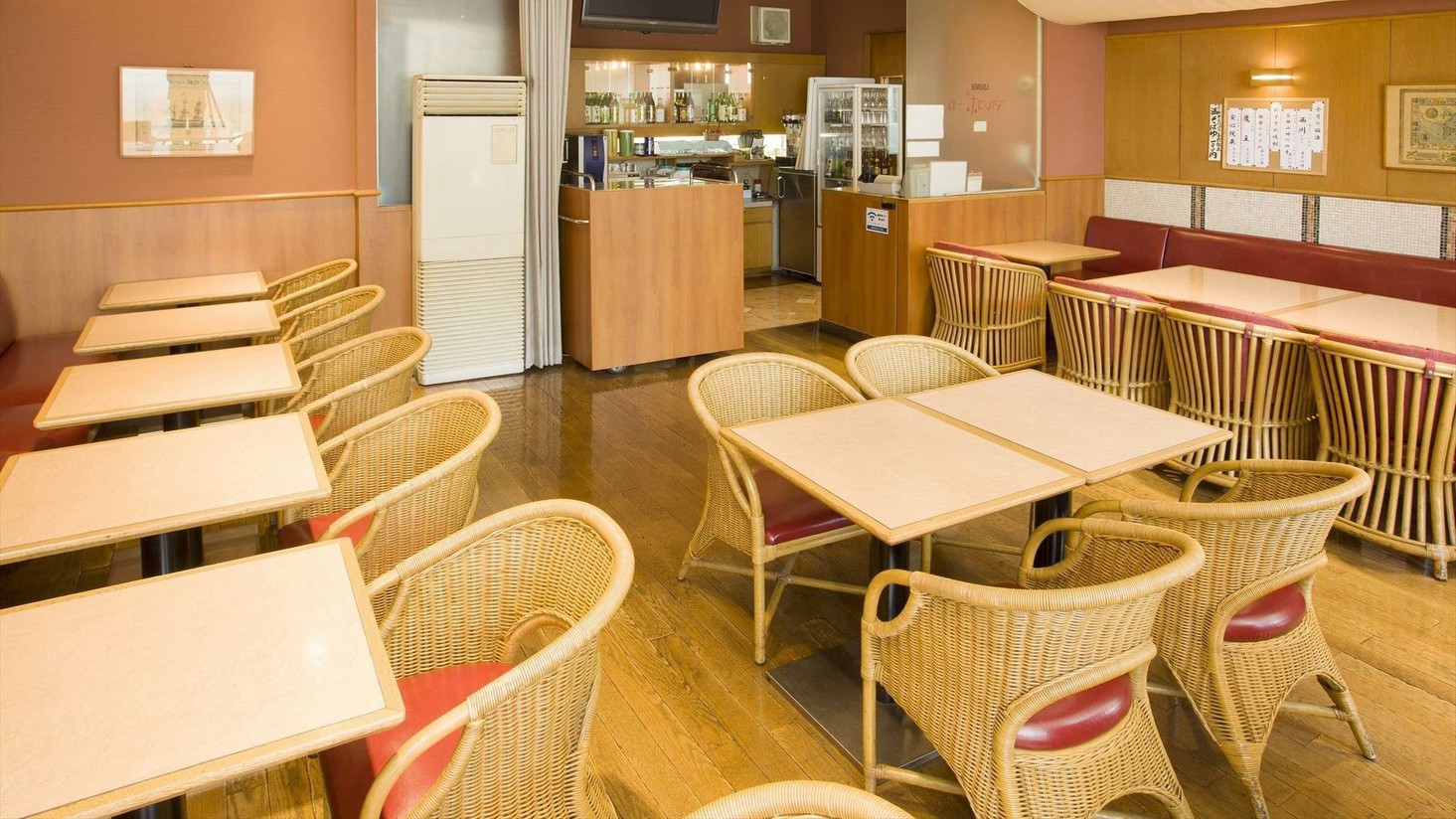 【レストラン-マルコポーロ-】朝は朝食会場、お昼はランチ、夜は居酒屋営業となります。