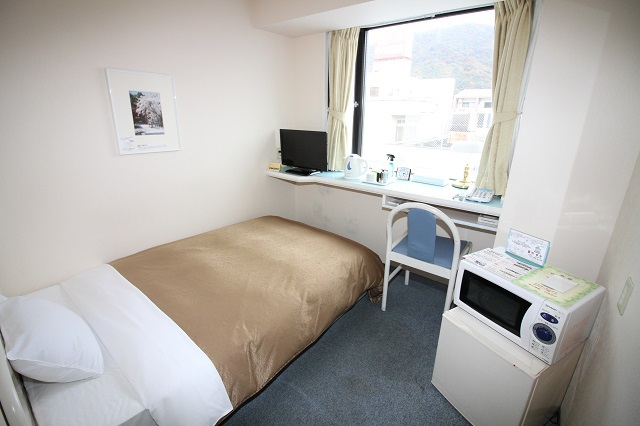 Mihara City Hotel Located in Mihara, Mihara City Hotel is a perfect starting point from which to explore Onomichi. The property has everything you need for a comfortable stay. Free Wi-Fi in all rooms, laundry service, 