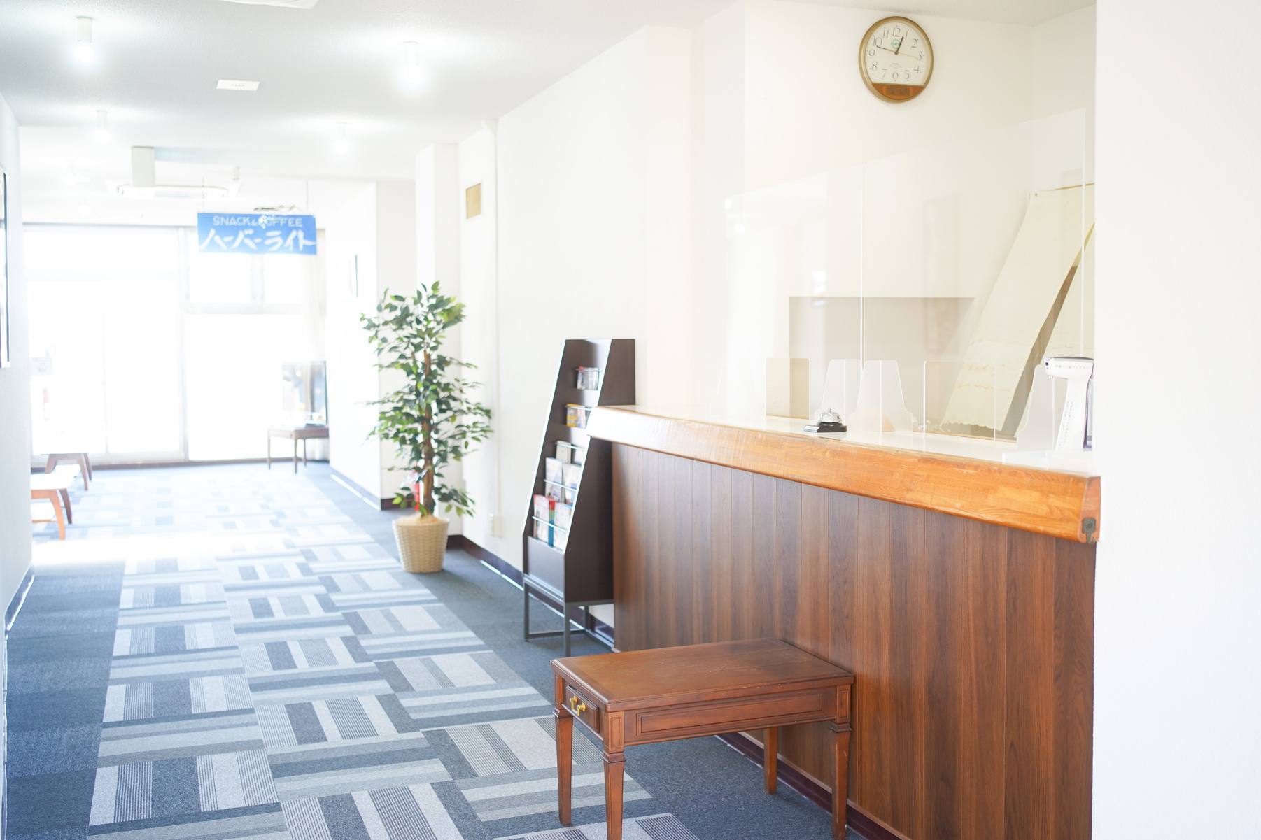 ロビーから眺める戸田港潮の香りをお楽しみください