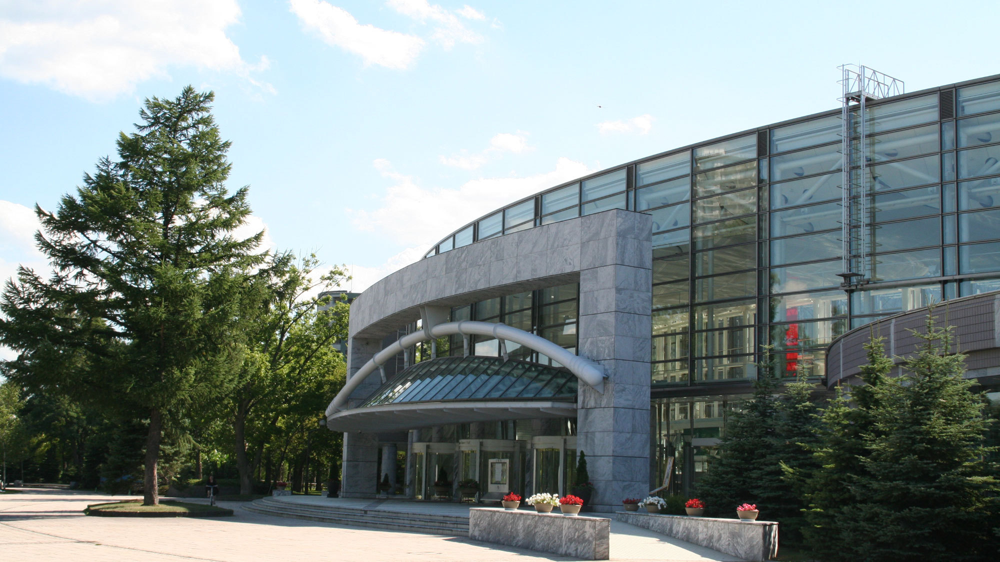 当ホテルから徒歩5分。様々なコンサートがひらかれるKitara