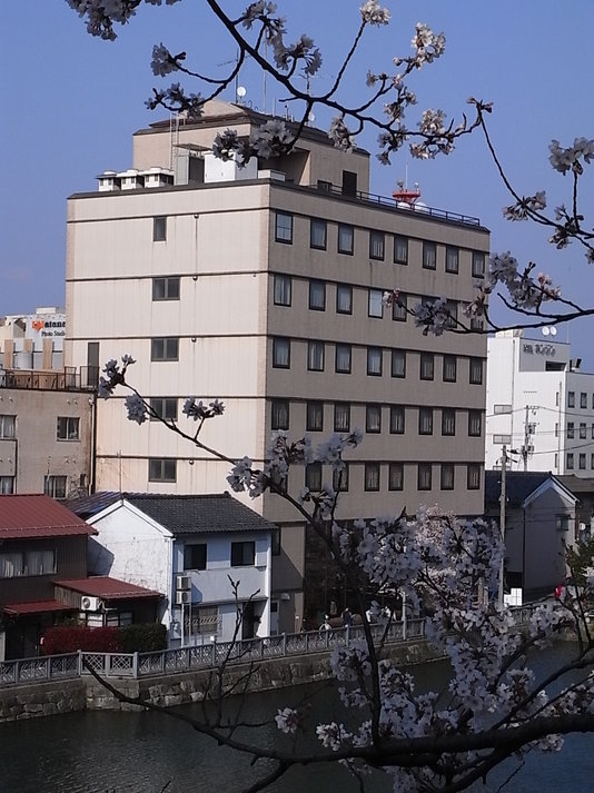 ホテル外観城址側