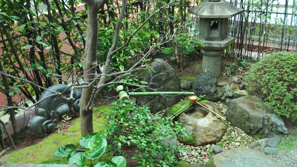 中庭。ロビーの一角に京都らしい雰囲気。