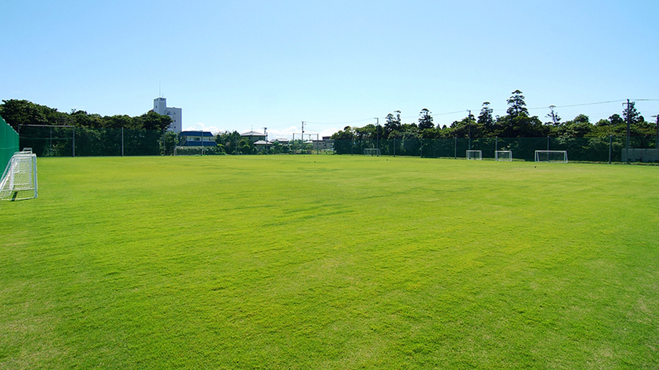 *【設備】天然芝・多目的グラウンド/グラウンドゴルフやサッカーが楽しめる天然芝のグラウンドです