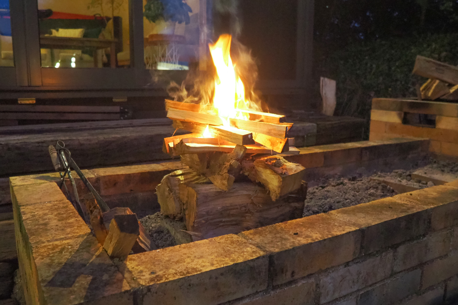 ＜季節の楽しみ＞焚火体験