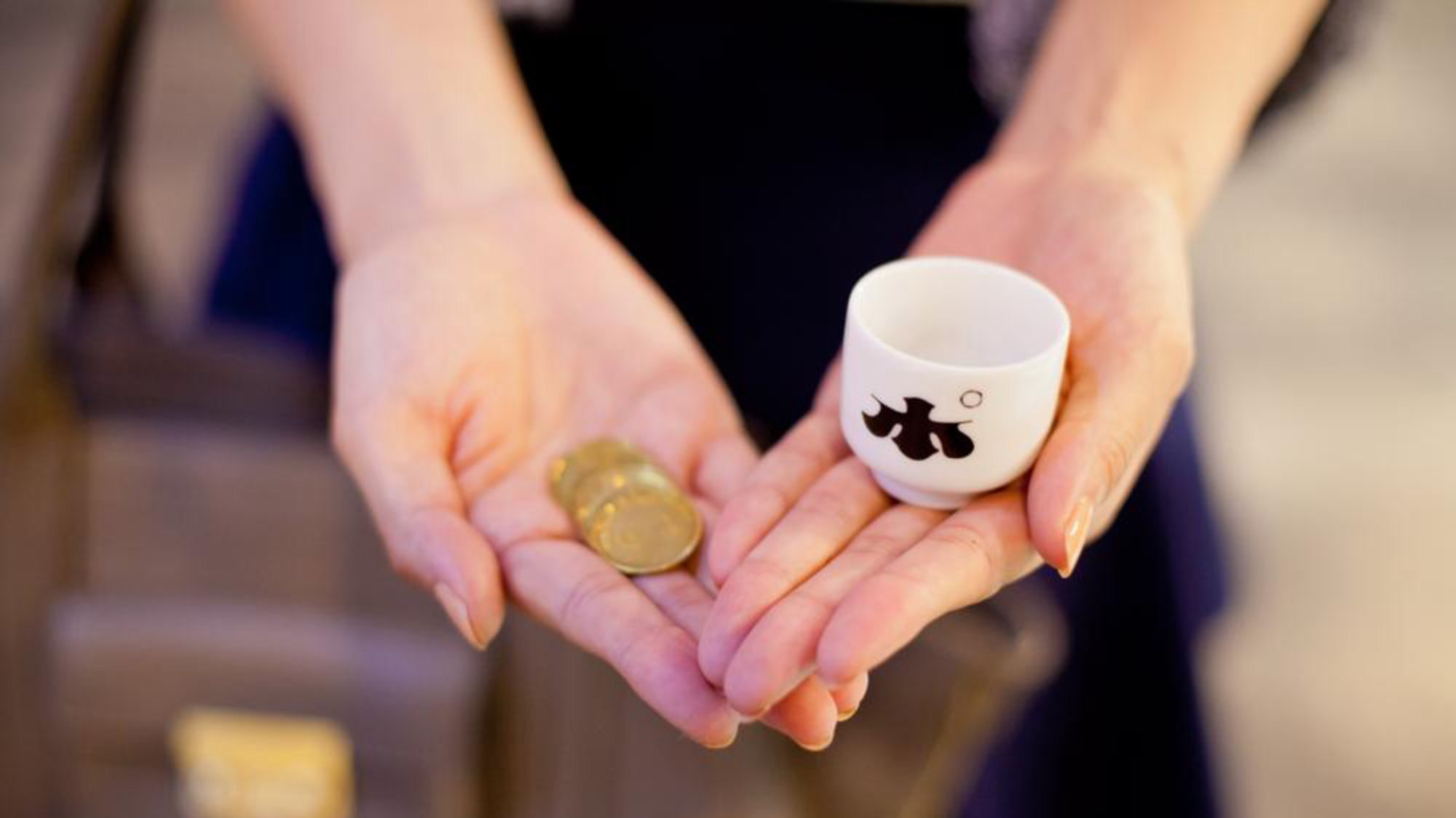 ぽんしゅ館好きなお酒を選んでコインを入れて！