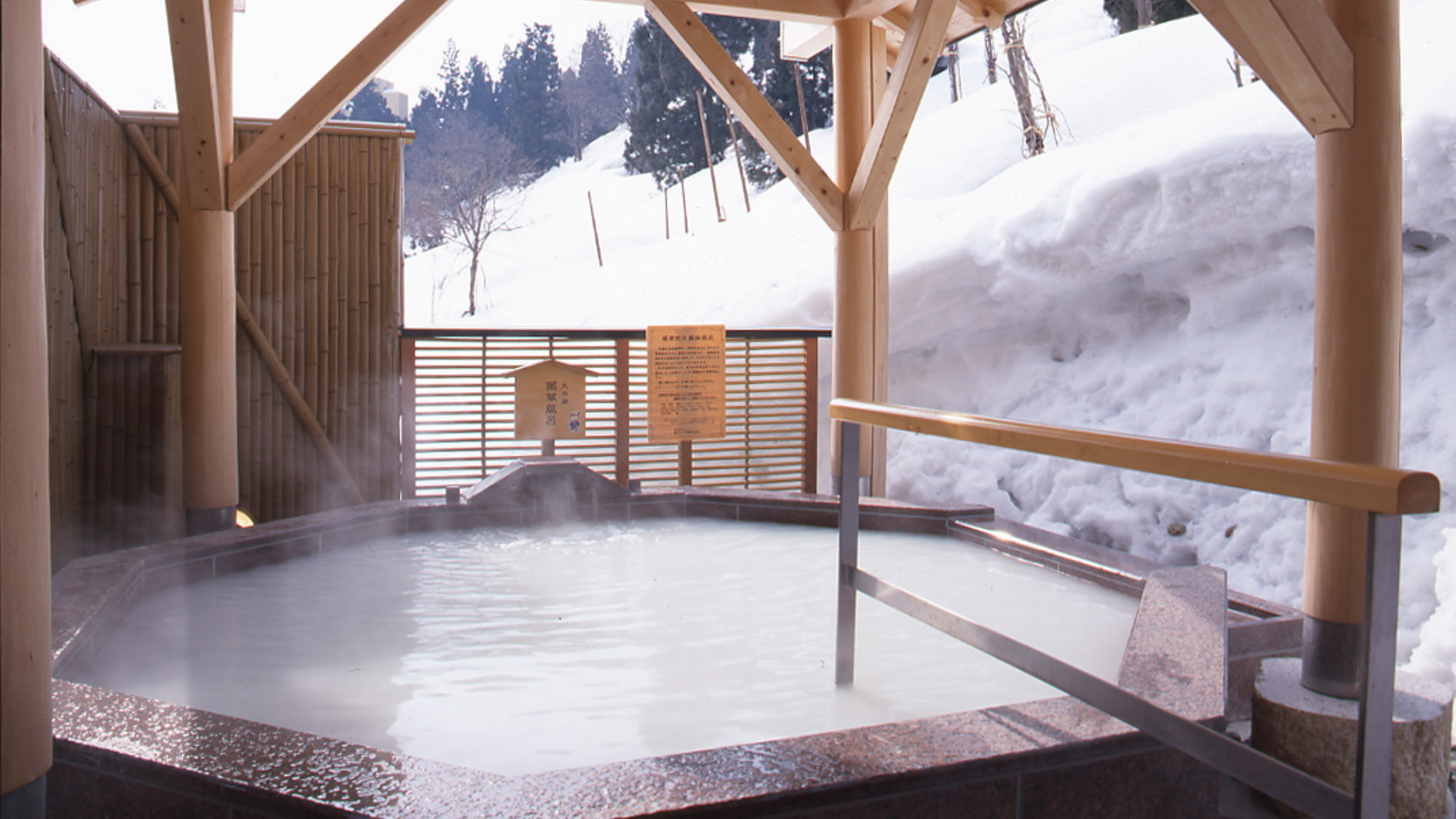 【山の湯】眺めの良い露天風呂や変わった蒸し風呂、洞窟風呂など10種類のお風呂