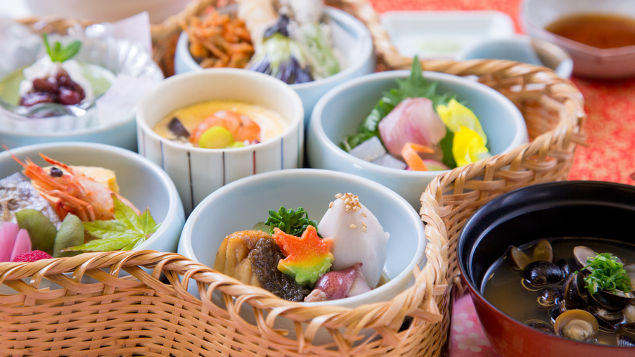 【軽めの夕食】日本海で獲れた新鮮なお造り付き　花かご弁当プラン