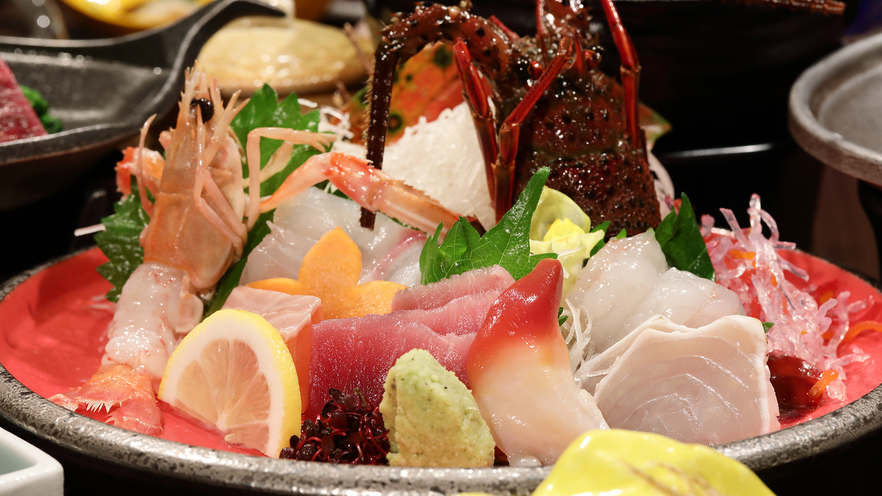 イセエビを盛込んだ季節のお造盛