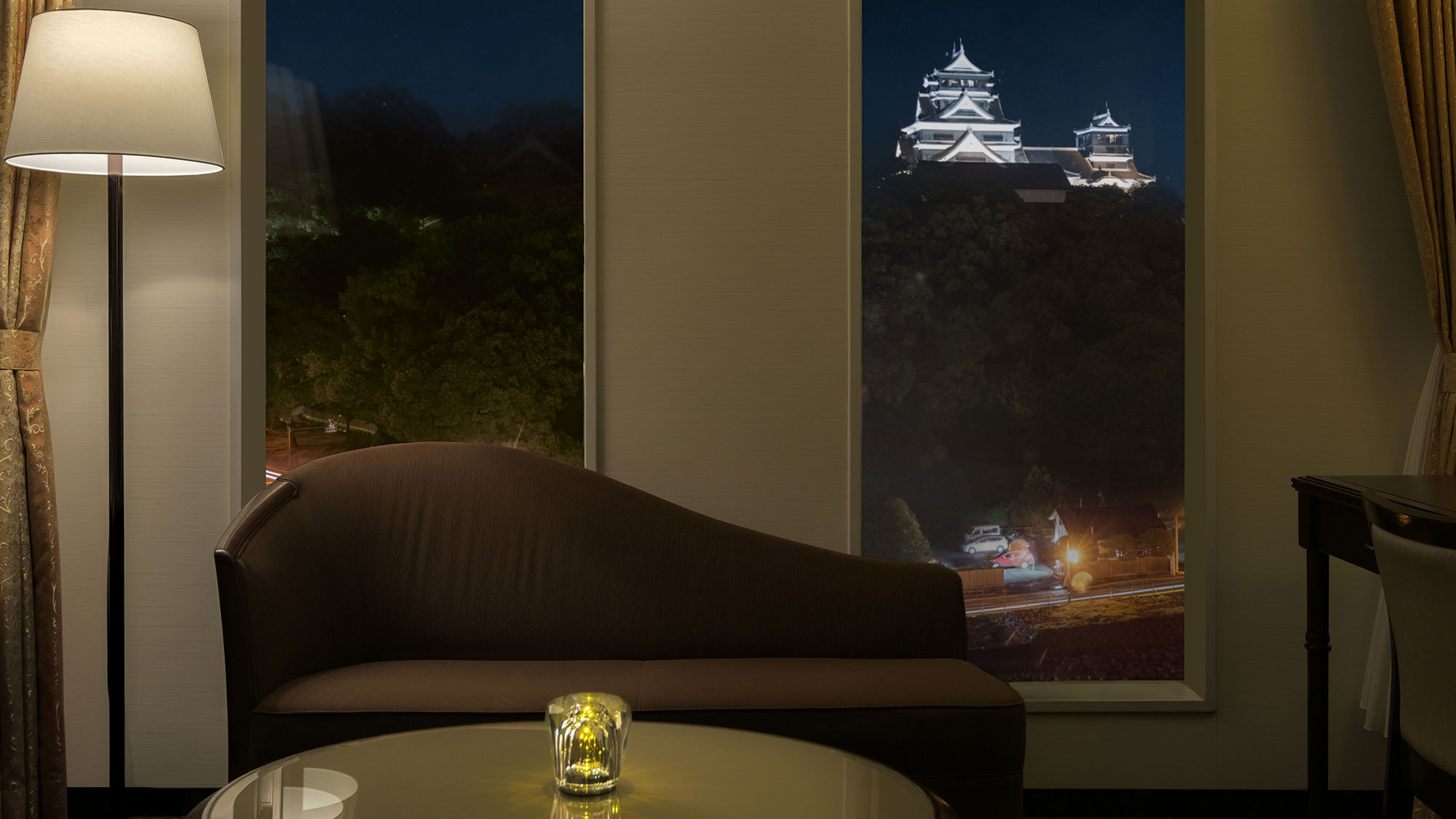 【スーペリアコーナーツイン】熊本城の夜景と共に非日常な時間をお過ごしください。