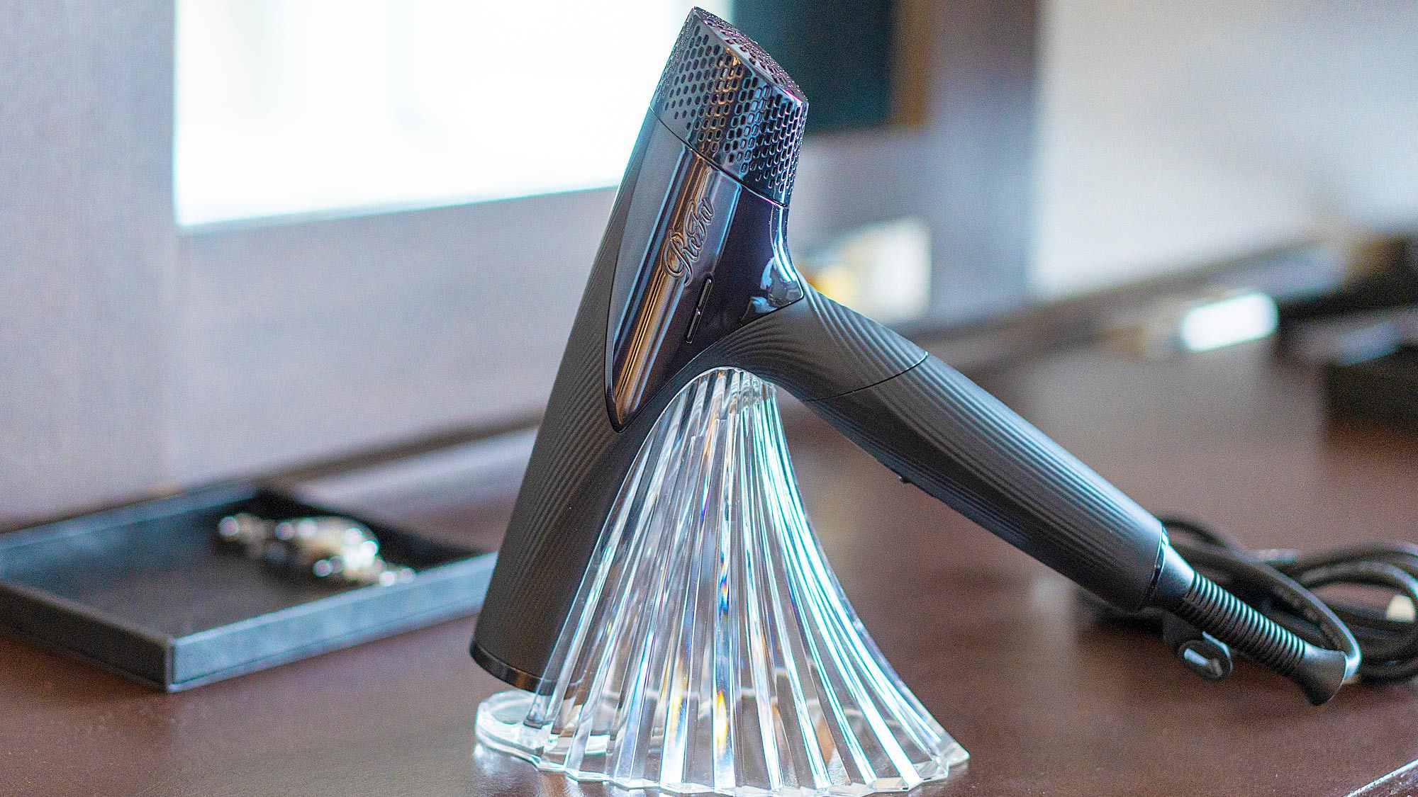 【スイートルーム設備】ヘアドライの速さと美しい髪の仕上がりを叶えるReFaのコンパクトドライヤー。