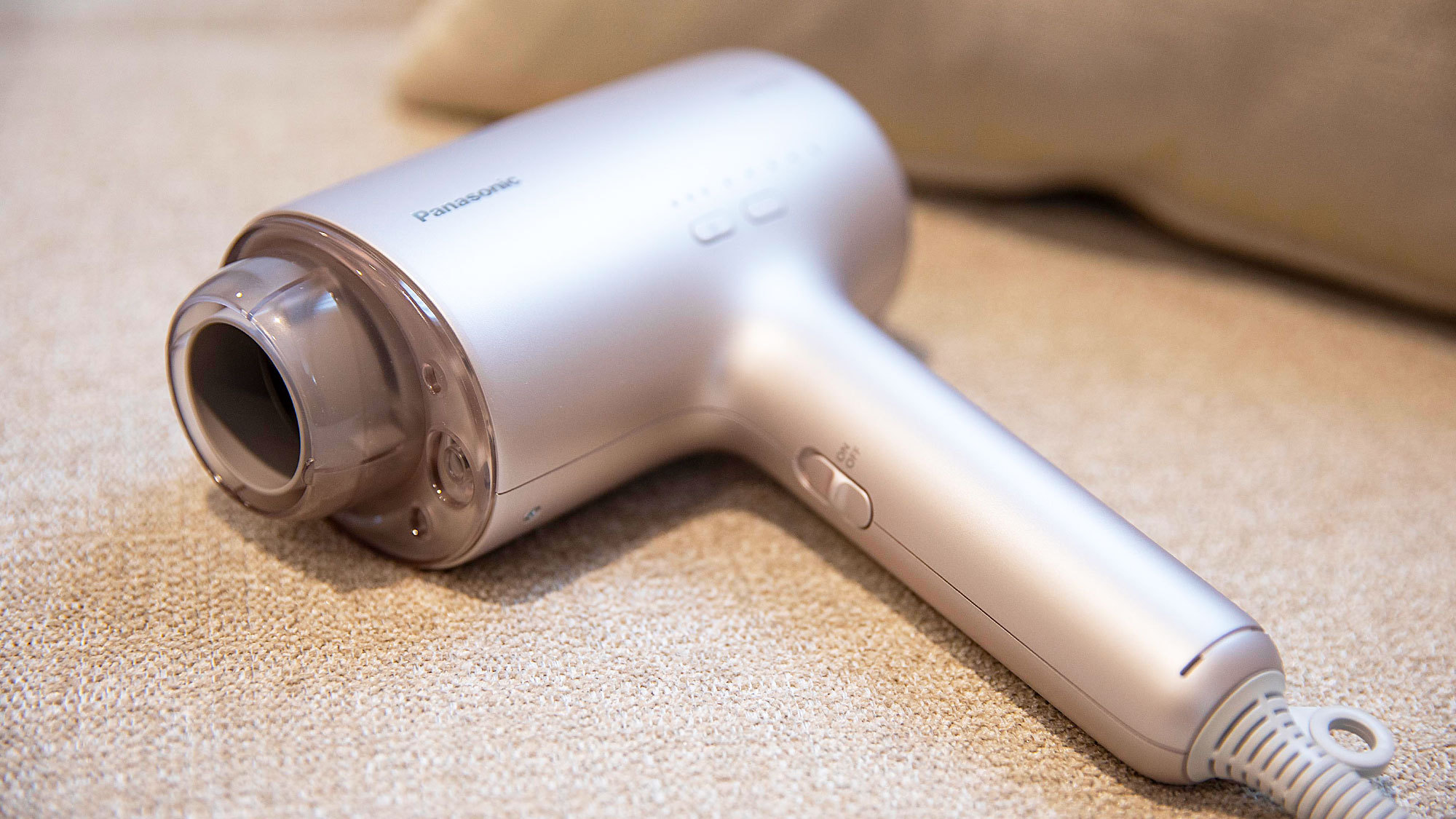 【デラックスクイーンダブル】しっとりまとまる美しい髪へ導くPanasonicのヘアドライヤーをご用意