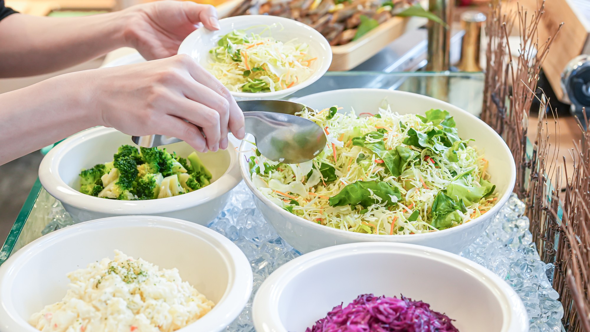 サラダコーナー