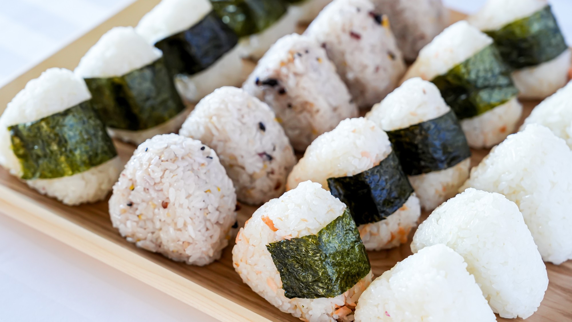 おにぎり（一部日替わりメニュー）