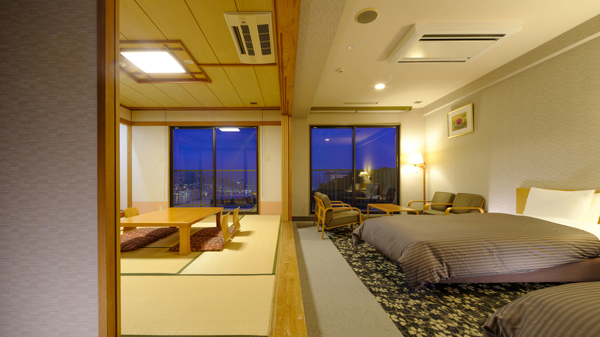 【曙館デラックス和洋室】長崎港を望むベッドが２つと14.5畳の和室が融合した広々和洋室です。