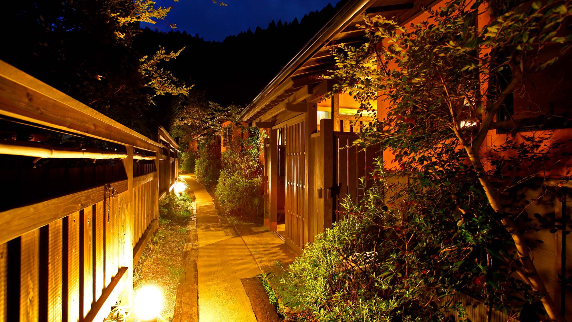 Kikuchikeikoku Onsen Iwakura The 3-star Kikuchikeikoku Onsen Iwakura offers comfort and convenience whether youre on business or holiday in Kumamoto. The property offers a high standard of service and amenities to suit the indiv