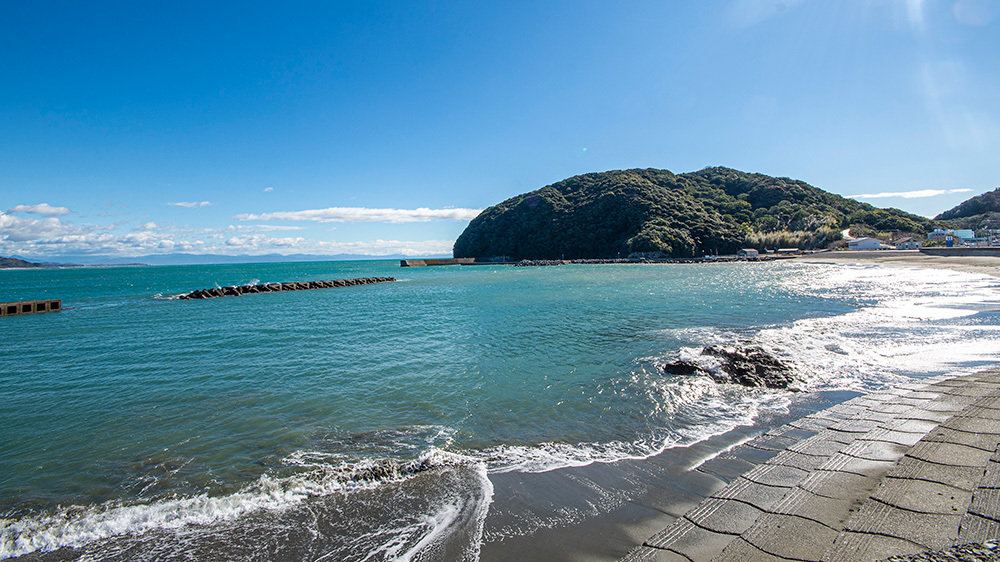 穏やかな海水浴場ドラゴンビーチは当館の目の前
